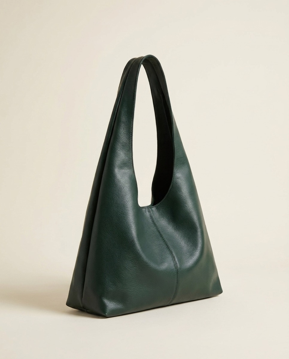 Le Hobo Maison Naï en simili cuir grainé vert forêt, cousu main