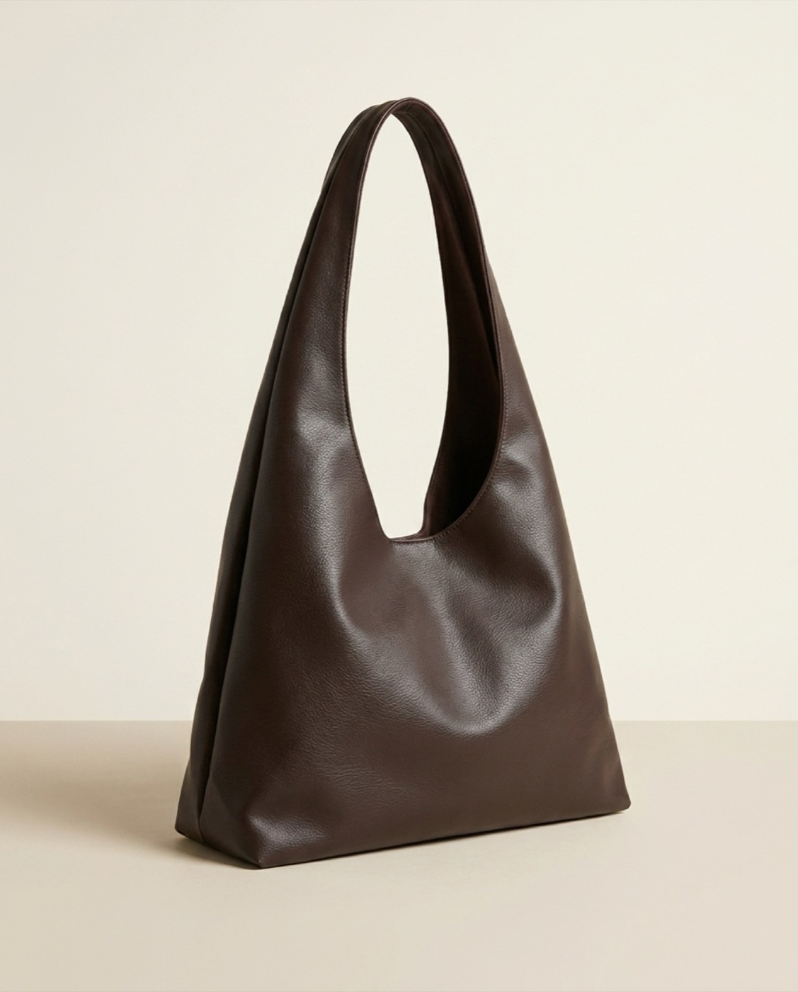 Le Hobo chocolat en simili cuir grainé